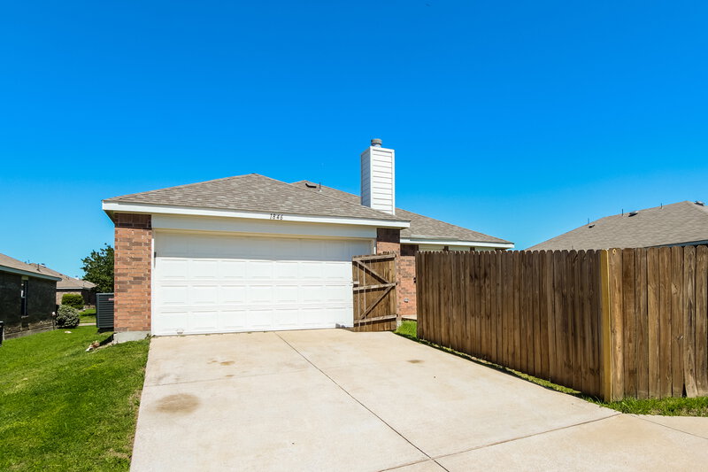 2,390/Mo, 1846 Shanna Dr Lancaster, TX 75134 Rear View 2