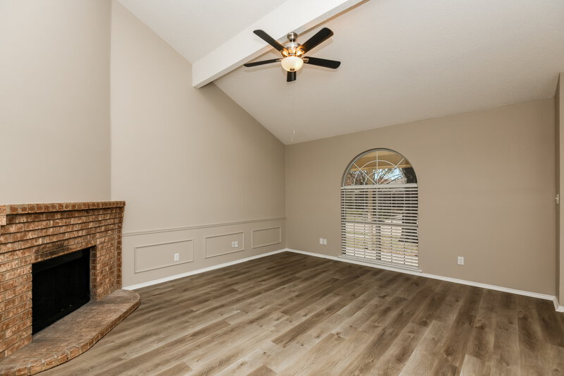 2,140/Mo, 7113 Royal Oak Dr Benbrook, TX 76126 Living Room View 2