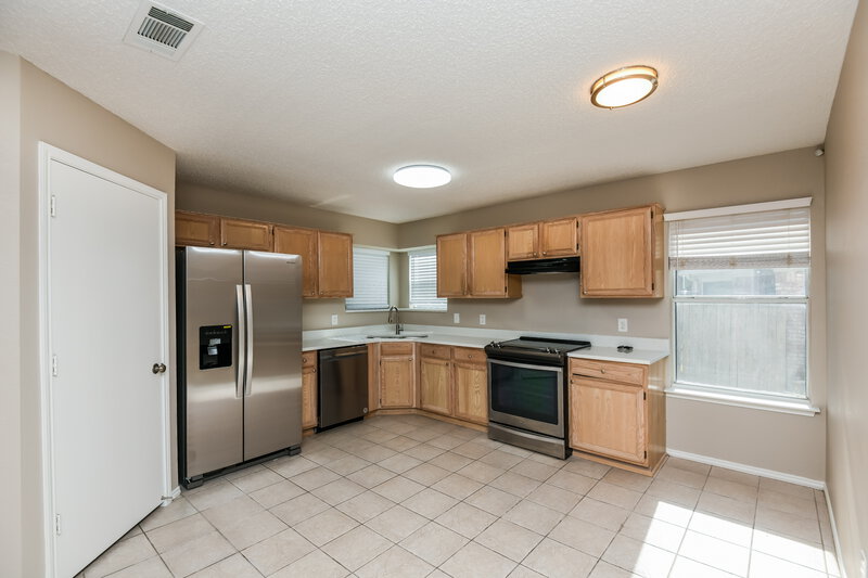 2,140/Mo, 7113 Royal Oak Dr Benbrook, TX 76126 Kitchen View
