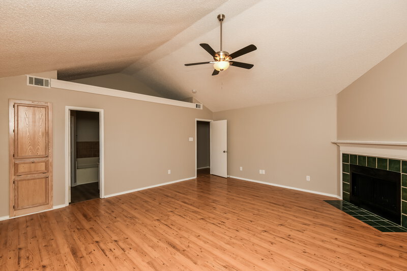 2,140/Mo, 7113 Royal Oak Dr Benbrook, TX 76126 Main Bedroom View 2