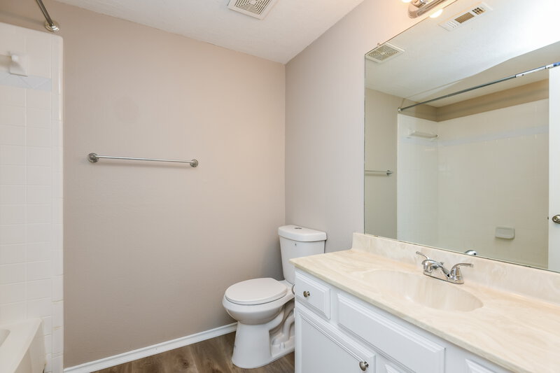 2,140/Mo, 7113 Royal Oak Dr Benbrook, TX 76126 Bathroom View