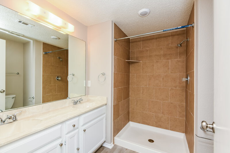 2,140/Mo, 7113 Royal Oak Dr Benbrook, TX 76126 Main Bathroom View 2