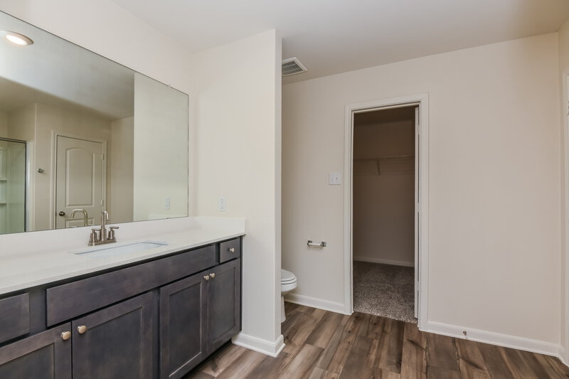 2,130/Mo, 1332 Redpine Dr Fort Worth, TX 76140 Main Bathroom View