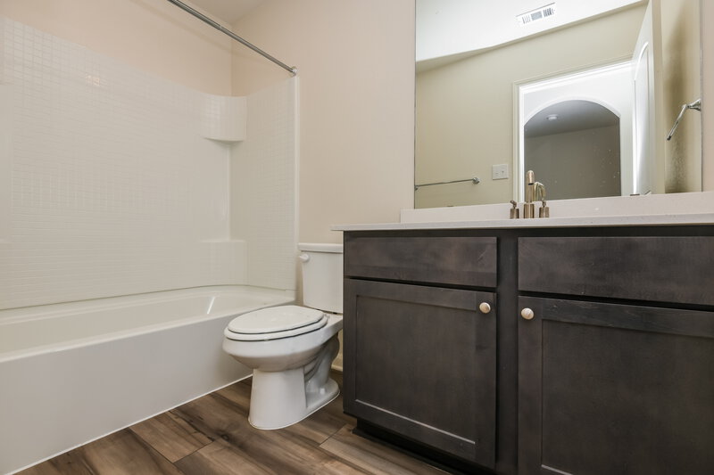 2,130/Mo, 1332 Redpine Dr Fort Worth, TX 76140 Bathroom View