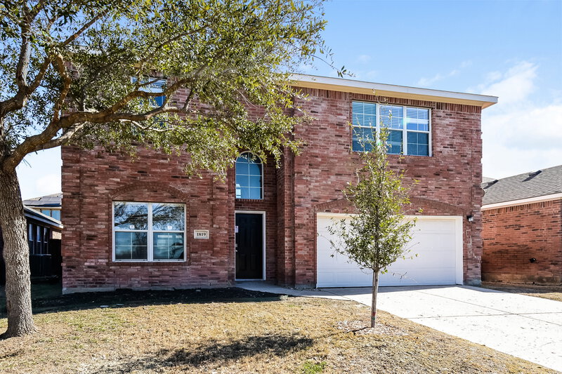 2,215/Mo, 1819 Fairbanks Dr Princeton, TX 75407 Front View 2