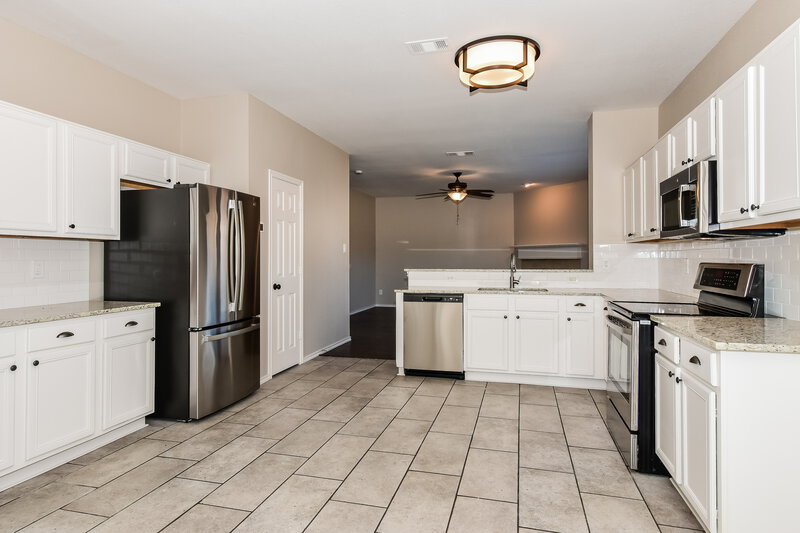 2,215/Mo, 1819 Fairbanks Dr Princeton, TX 75407 Kitchen View