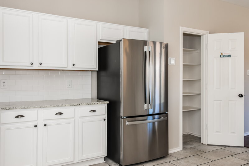 2,215/Mo, 1819 Fairbanks Dr Princeton, TX 75407 Kitchen View 2