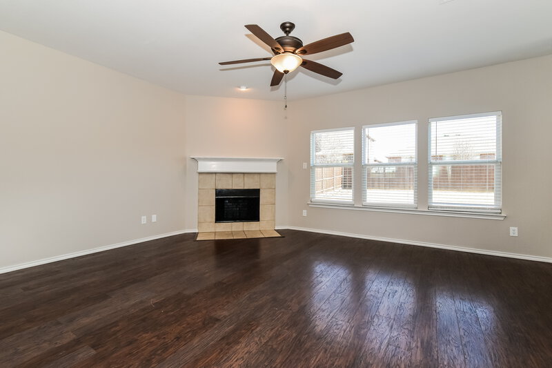 2,215/Mo, 1819 Fairbanks Dr Princeton, TX 75407 Family Room View