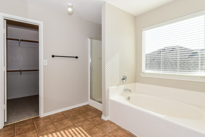 2,215/Mo, 1819 Fairbanks Dr Princeton, TX 75407 Main Bathroom View 2