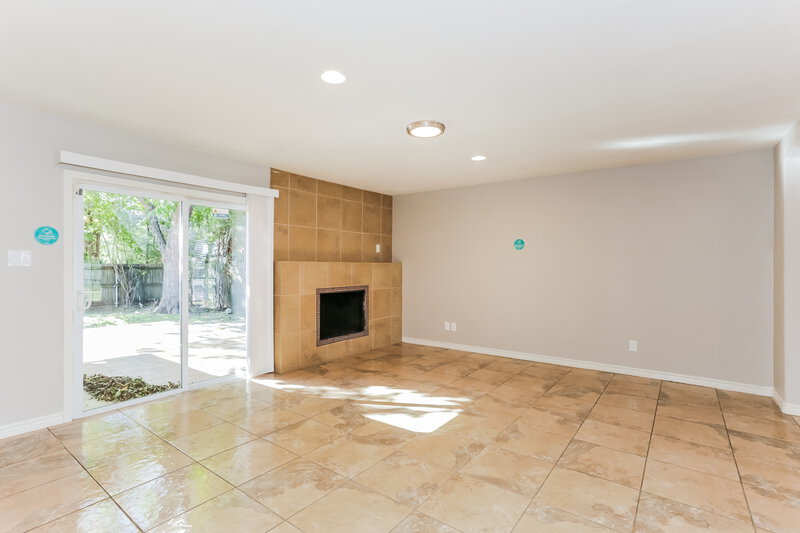 2,490/Mo, 6906 Forestview Dr Arlington, TX 76016 Living Room View