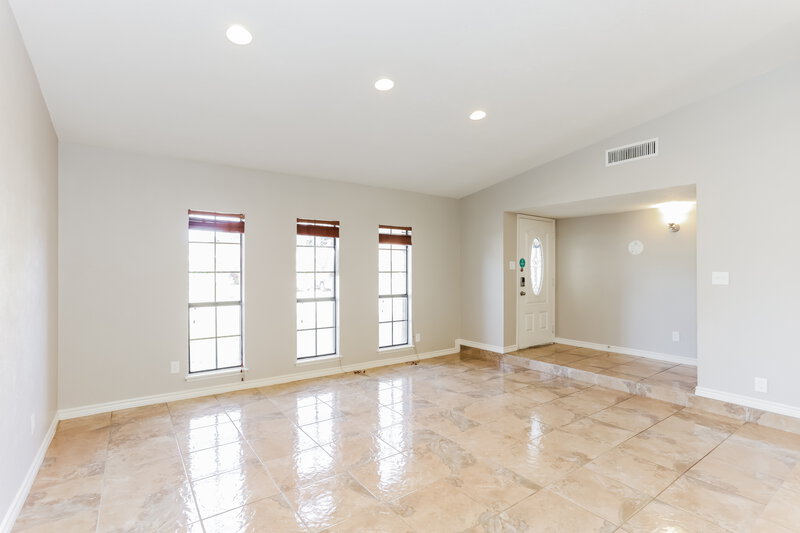 2,490/Mo, 6906 Forestview Dr Arlington, TX 76016 Living Room View 3