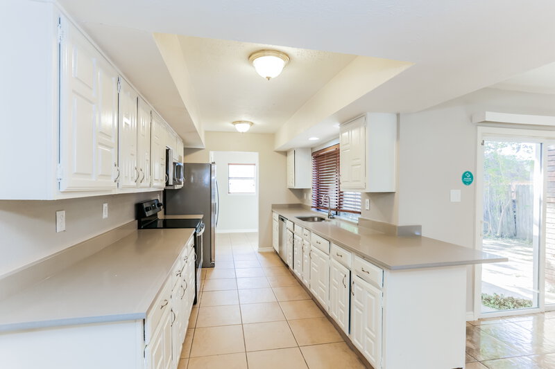 2,490/Mo, 6906 Forestview Dr Arlington, TX 76016 Kitchen View 2