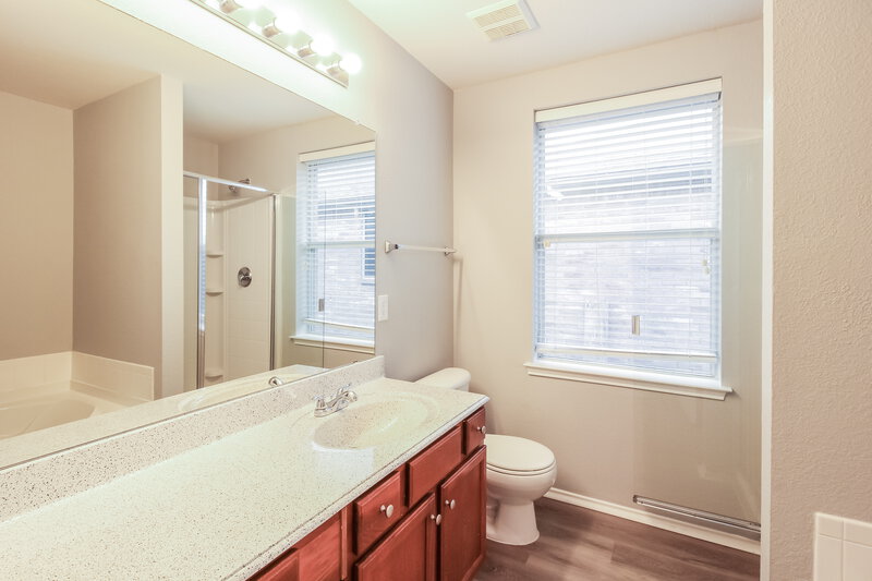 2,105/Mo, 1721 Canvasback Aubrey, TX 76227 Main Bathroom View