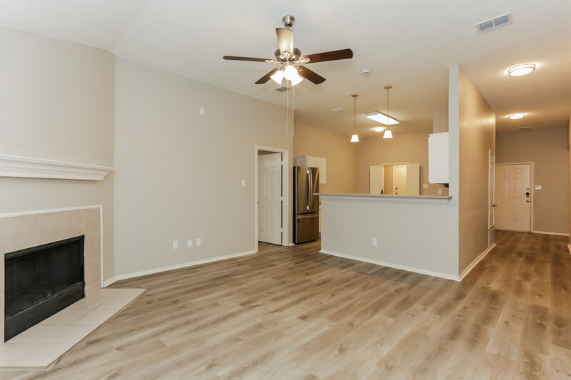1,810/Mo, 841 Beaver Creek Dr Burleson, TX 76028 Living Room View 2
