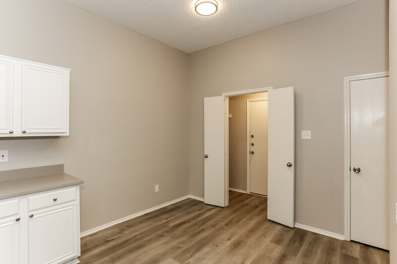 1,810/Mo, 841 Beaver Creek Dr Burleson, TX 76028 Breakfast Nook View