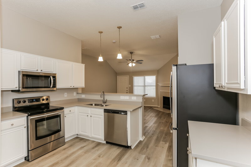 1,810/Mo, 841 Beaver Creek Dr Burleson, TX 76028 Kitchen View