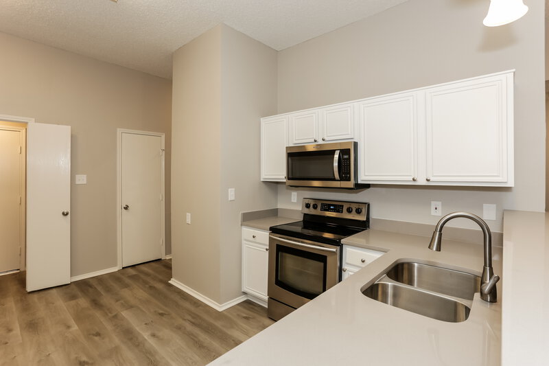 1,810/Mo, 841 Beaver Creek Dr Burleson, TX 76028 Kitchen View 2