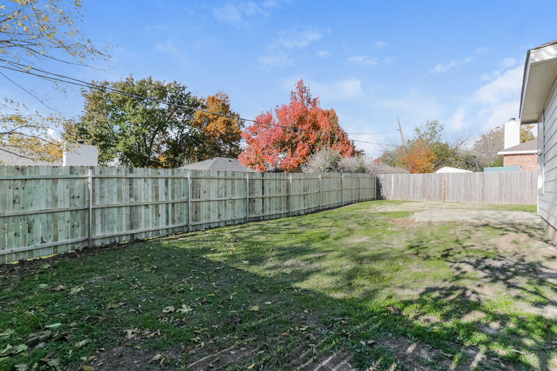 1,810/Mo, 841 Beaver Creek Dr Burleson, TX 76028 Rear View 2