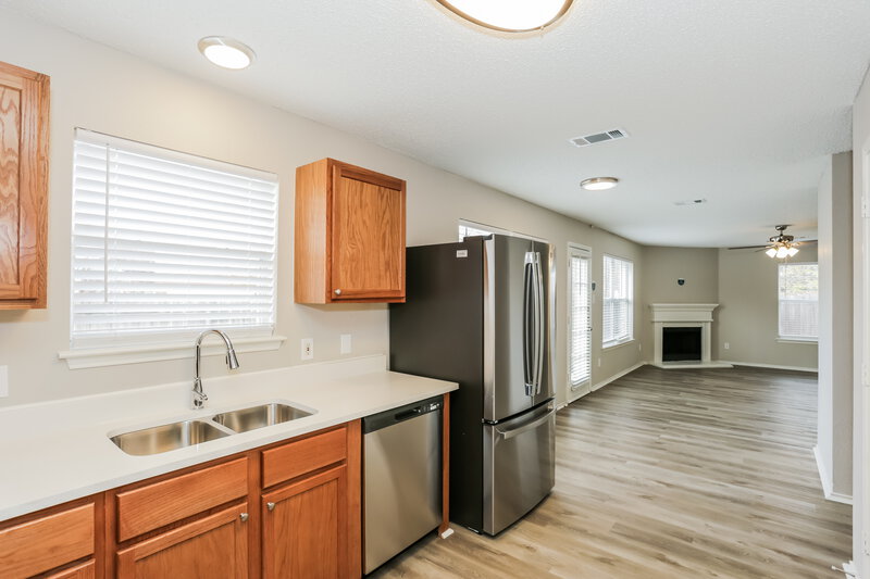 2,940/Mo, 5714 Roundup Trl Arlington, TX 76017 Kitchen View 2