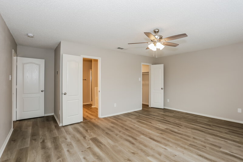 2,940/Mo, 5714 Roundup Trl Arlington, TX 76017 Main Bedroom View 2