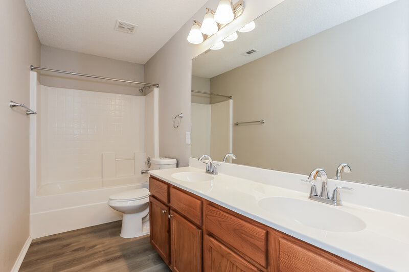 2,940/Mo, 5714 Roundup Trl Arlington, TX 76017 Bathroom View