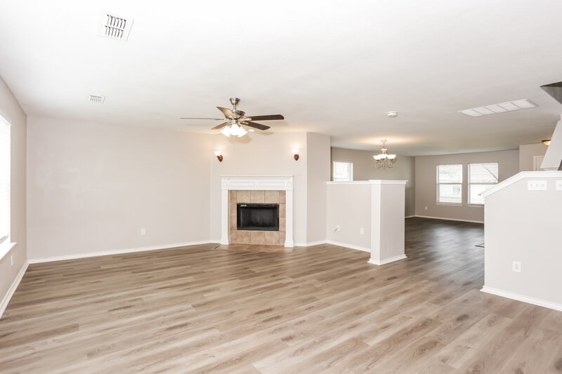 2,690/Mo, 712 Hidden Point Dr Fort Worth, TX 76120 Living Room View 2
