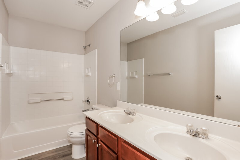 2,690/Mo, 712 Hidden Point Dr Fort Worth, TX 76120 Bathroom View