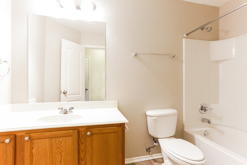 2,095/Mo, 2421 Buffalo Run Burleson, TX 76028 Bathroom View
