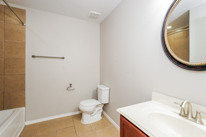 2,345/Mo, 5509 Northfield Dr Fort Worth, TX 76179 Bathroom View