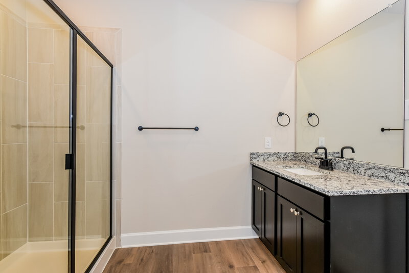 1,795/Mo, 1215 Butler Ave Princeton, TX 75407 Main Bathroom View