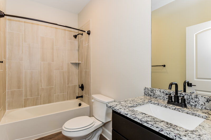 1,795/Mo, 1215 Butler Ave Princeton, TX 75407 Bathroom View