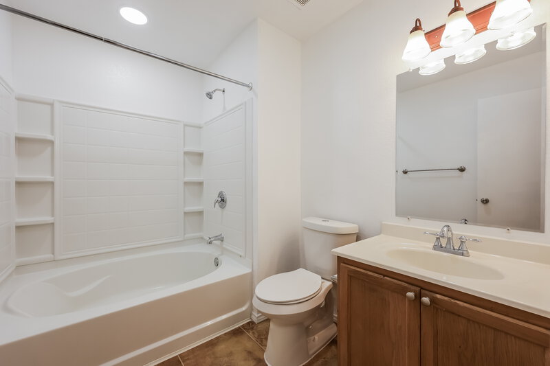 2,170/Mo, 1408 Krista Dr Burleson, TX 76028 Main Bathroom View
