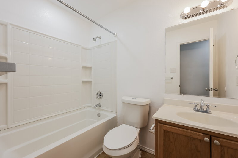 2,170/Mo, 1408 Krista Dr Burleson, TX 76028 Bathroom View