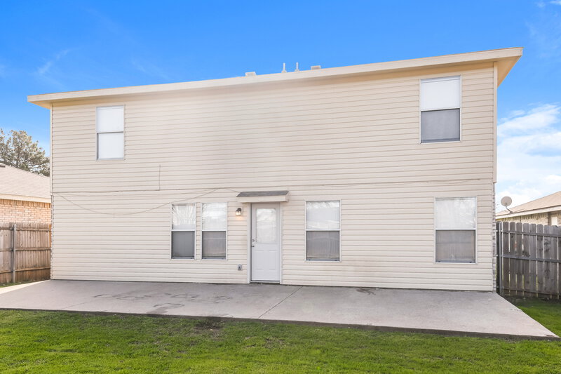 2,390/Mo, 4308 Meadowknoll Dr Fort Worth, TX 76123 Rear View