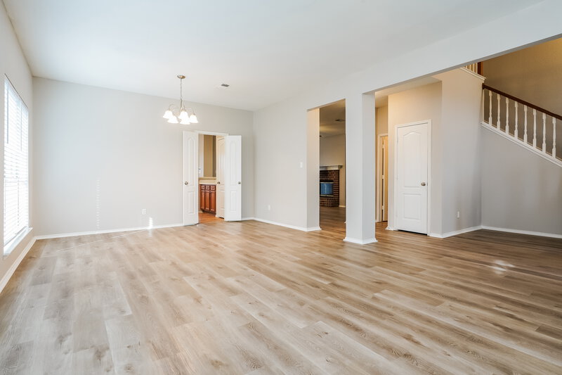 2,700/Mo, 5131 Garden Oaks Pl Grand Prairie, TX 75052 Living Room View 2