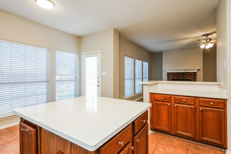 2,700/Mo, 5131 Garden Oaks Pl Grand Prairie, TX 75052 Kitchen View 2