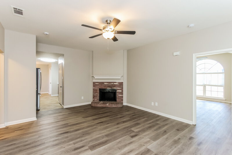 1,895/Mo, 1609 Kelly Ln Royse City, TX 75189 Living Room View 2