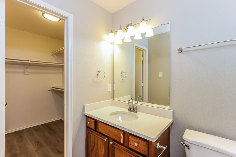 1,895/Mo, 1609 Kelly Ln Royse City, TX 75189 Bathroom View