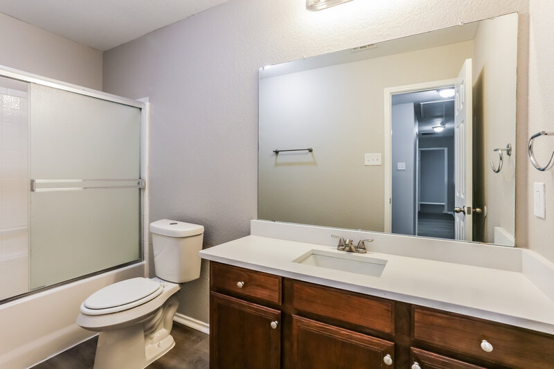 2,675/Mo, 404 Reagan Ln Burleson, TX 76028 Bathroom View