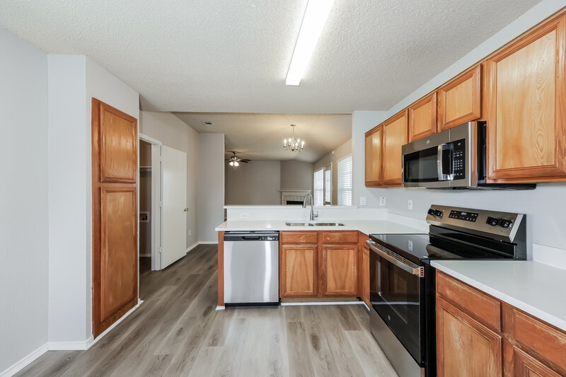 1,915/Mo, 1704 Spicewood Trl Fort Worth, TX 76134 Kitchen View 3