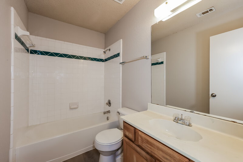 1,915/Mo, 1704 Spicewood Trl Fort Worth, TX 76134 Bathroom View