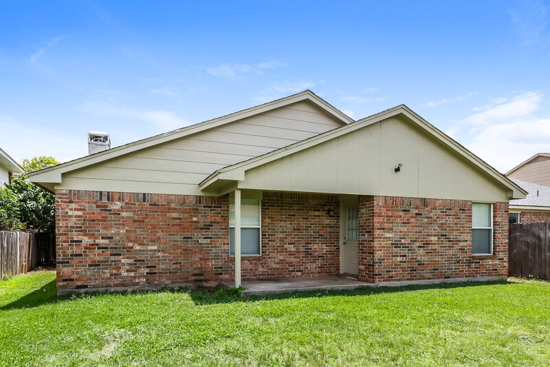 1,915/Mo, 1704 Spicewood Trl Fort Worth, TX 76134 Rear View
