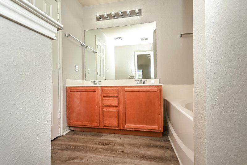 2,265/Mo, 9268 Saint Martin Rd Fort Worth, TX 76123 Main Bathroom View