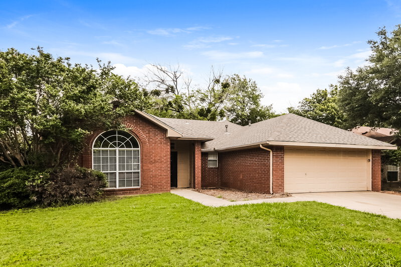 2,010/Mo, 2115 Lattimore St Denton, TX 76209 Front View