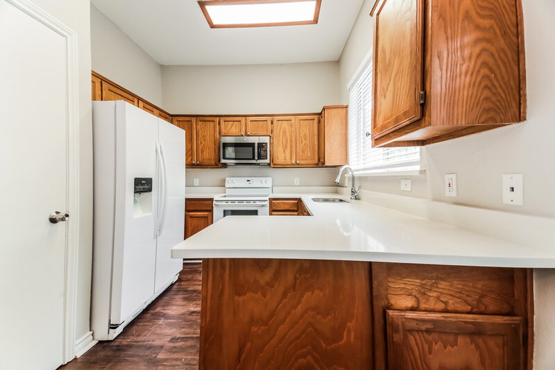 2,010/Mo, 2115 Lattimore St Denton, TX 76209 Kitchen View 2