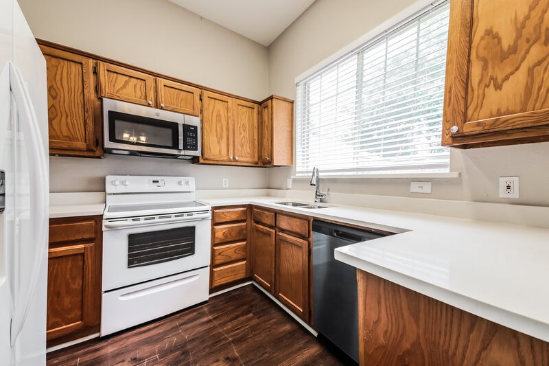 2,010/Mo, 2115 Lattimore St Denton, TX 76209 Kitchen View 3