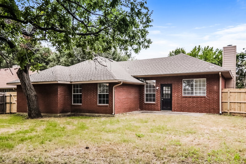 2,010/Mo, 2115 Lattimore St Denton, TX 76209 Rear View 2