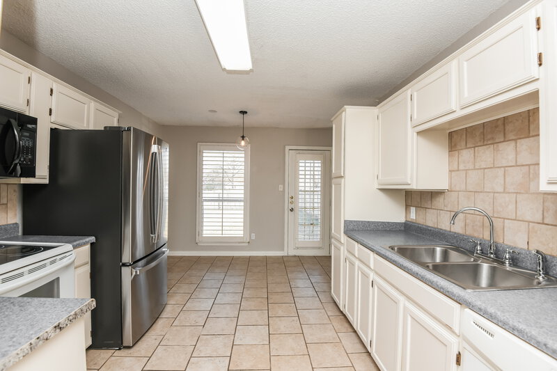 1,850/Mo, 4079 Tulip Tree Dr Fort Worth, TX 76137 Kitchen View