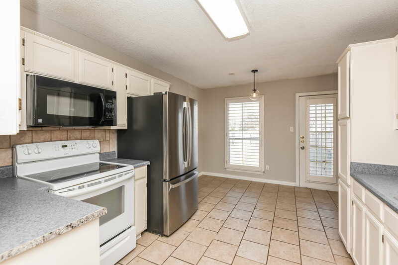 1,850/Mo, 4079 Tulip Tree Dr Fort Worth, TX 76137 Kitchen View 2