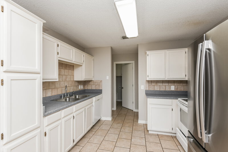1,850/Mo, 4079 Tulip Tree Dr Fort Worth, TX 76137 Kitchen View 3